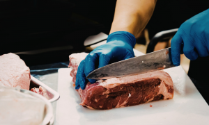 Tuyển dụng 3 học nghề thợ chế biến thịt diện Azubi