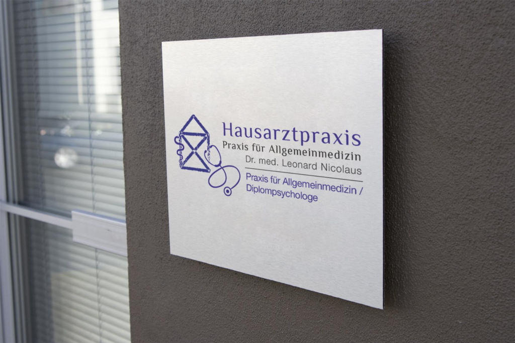 Hausarzt là gì