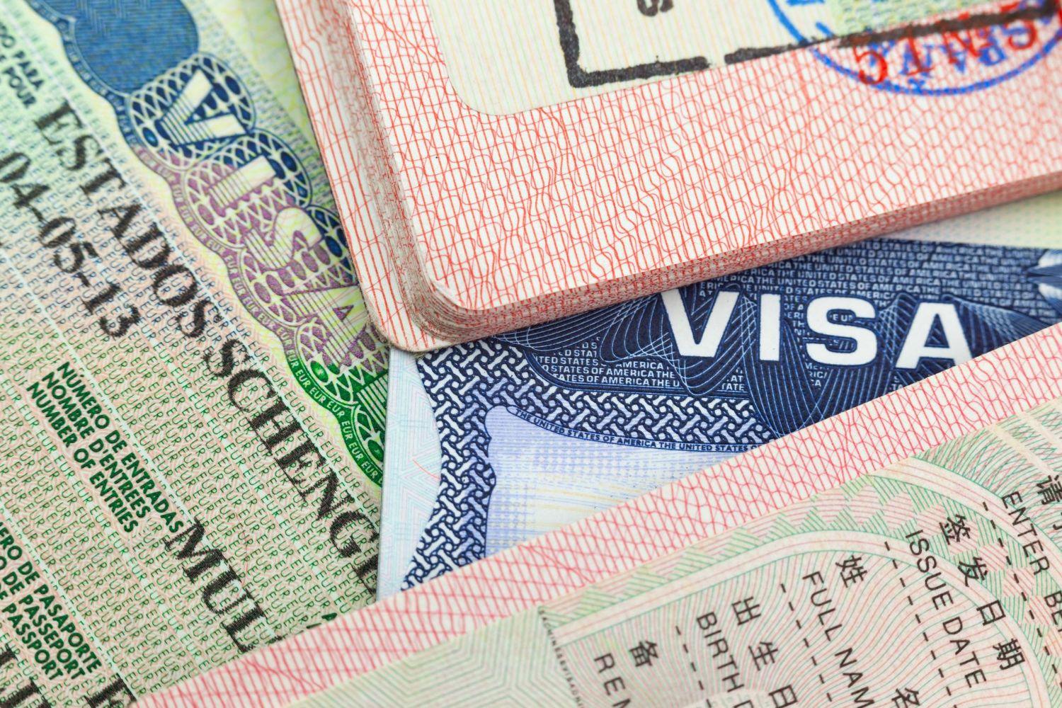 Du học sinh học kỹ năng sống ở Đức thông qua việc xử lý giấy tờ, đặt lịch hẹn và thích nghi với văn hoá đúng giờ của người Đức.
